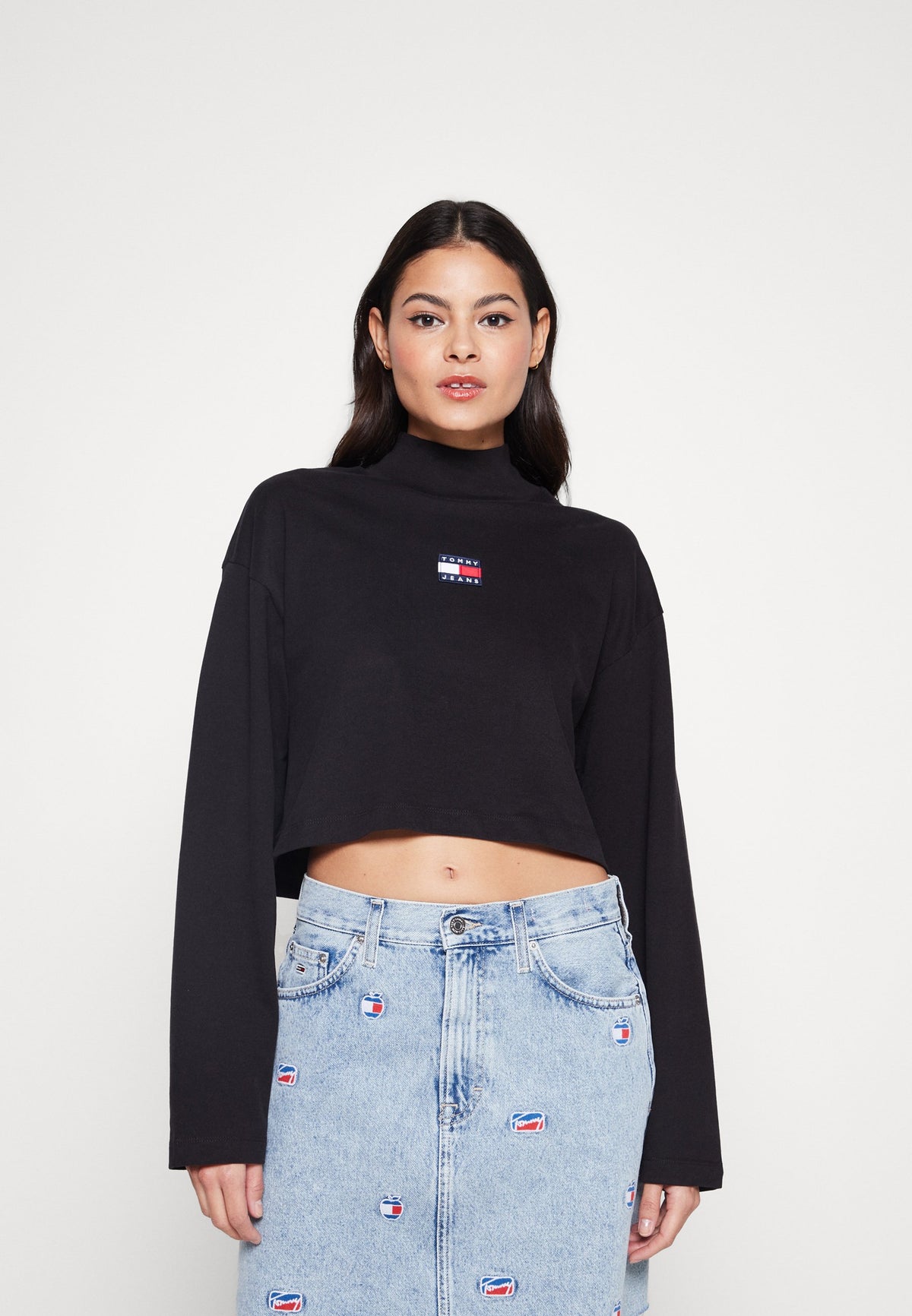 TOMMY HILFIGER Badge Mock Turtleneck Crop Top