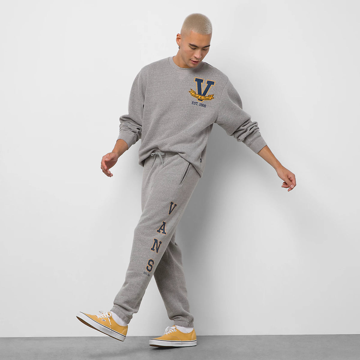 VANS Slack & Field Time Fleece Pant & Pullover Set